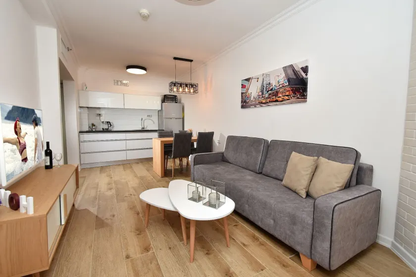 Apartment By The Lake - Image 1