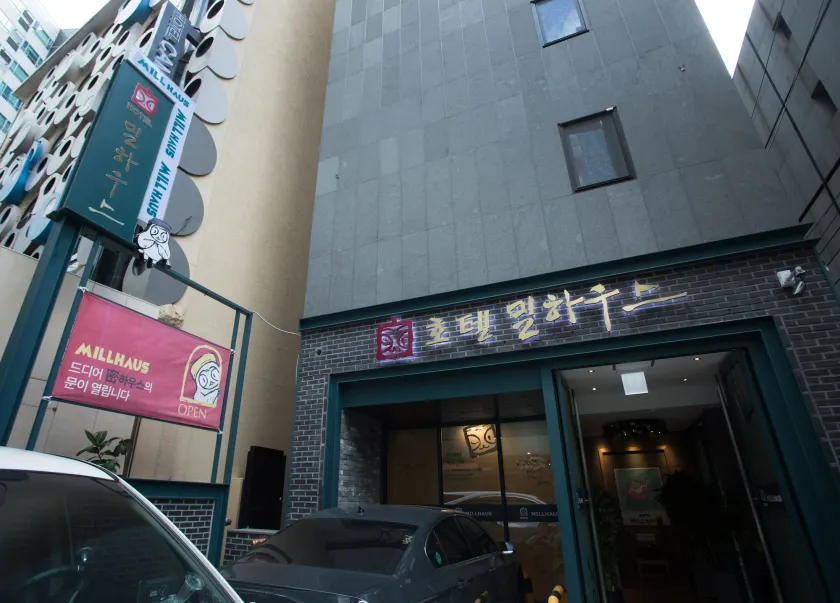 Hotel Millhaus Shinchon - Image 1