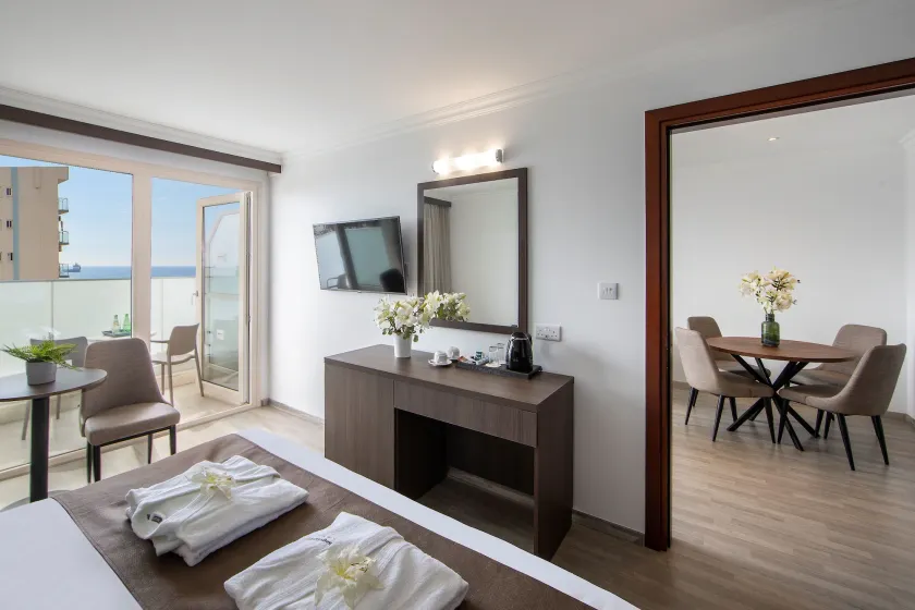 Kapetanios Limassol Hotel - Image 1
