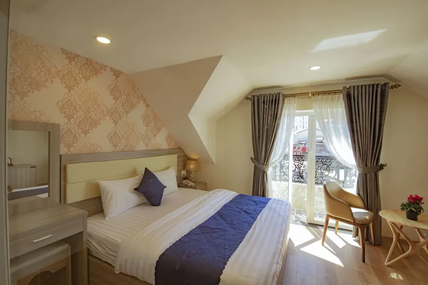 Khánh Uyên 1 Hotel - Image 1