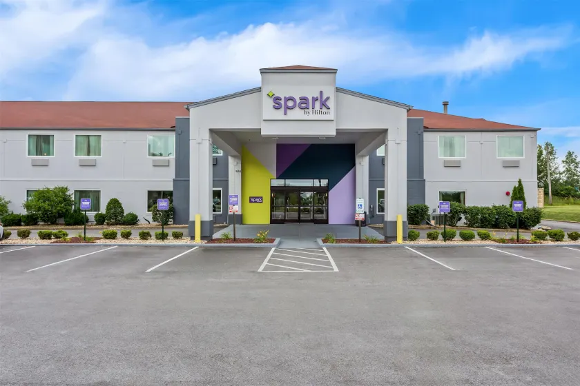 Spark by Hilton Oak Forest - Image 1