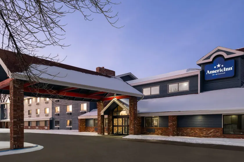 AmericInn by Wyndham Grand Forks - Image 1