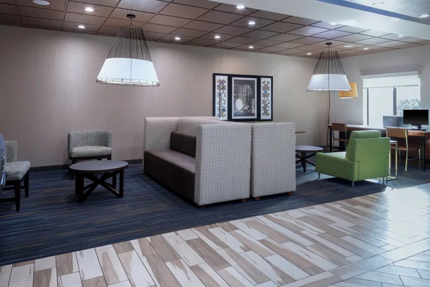 Holiday Inn Express & Suites Roanoke Rapids by IHG - Vestíbulo
