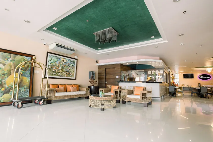 Allure Hotel & Suites - Image 1
