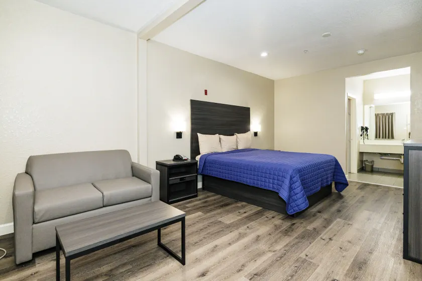 Winchester Inn and Suites Humble/IAH/North Houston - Image 1