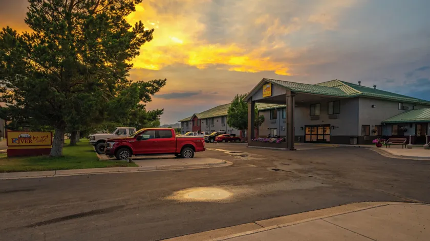 Yellowstone River Inn & Suites - Image 1