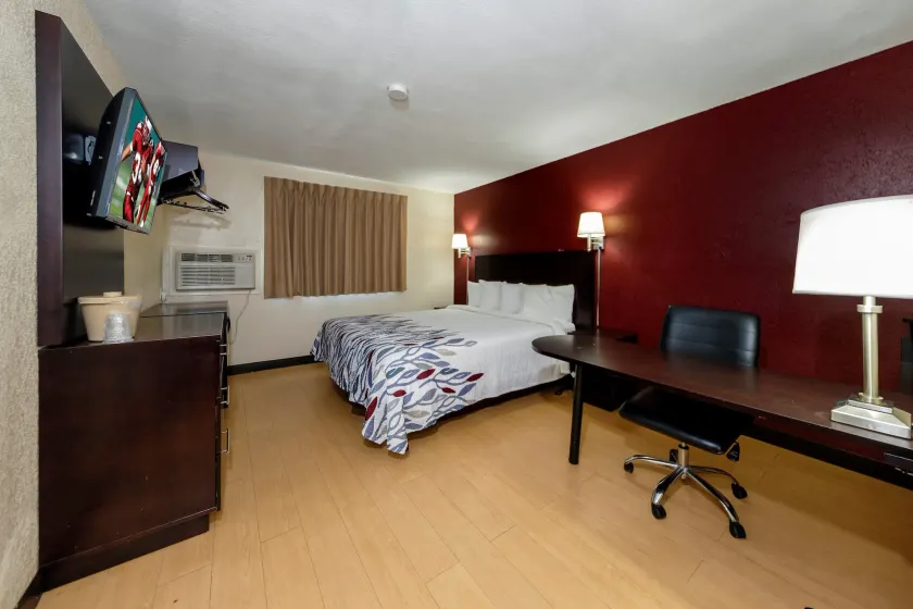 Red Roof Inn Jacksonville - Cruise Port - Image 1