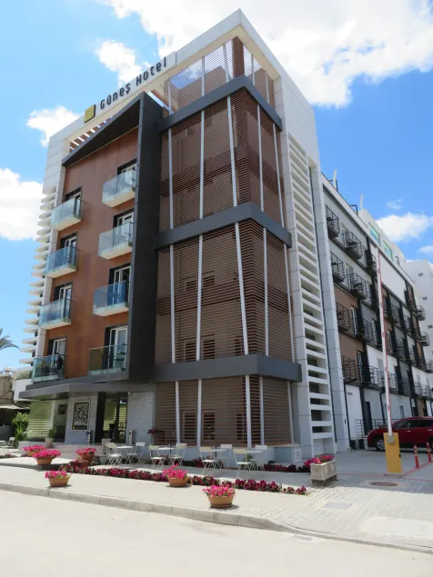 Hotel Sun - Image 1