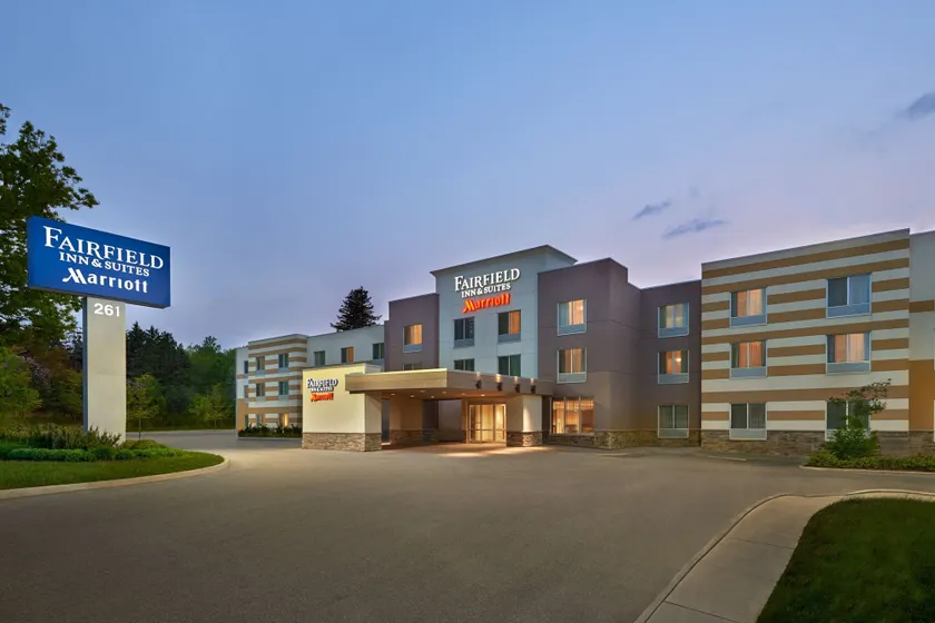 Fairfield Inn & Suites by Marriott Barrie - Image 1