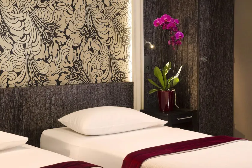 Central Hotel Paris - Image 1