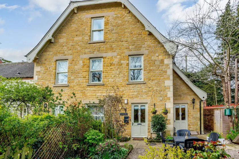 Jasmine Cottage - Image 1