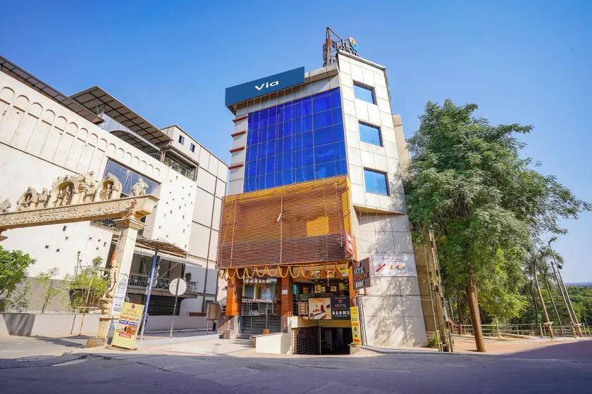 Via Shreyas Inn - Image 1