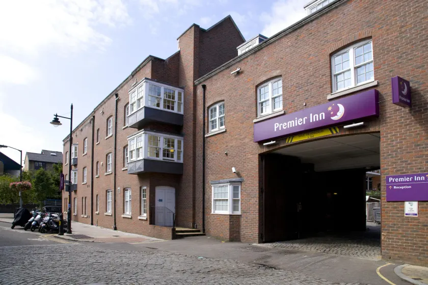 Premier Inn London Southwark Bankside - Image 1