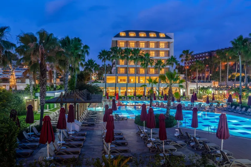 Trendy Palm Beach Adults Only - Image 1