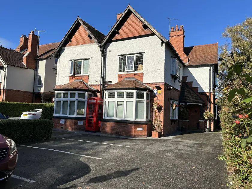 Chester House Guest House - Image 1