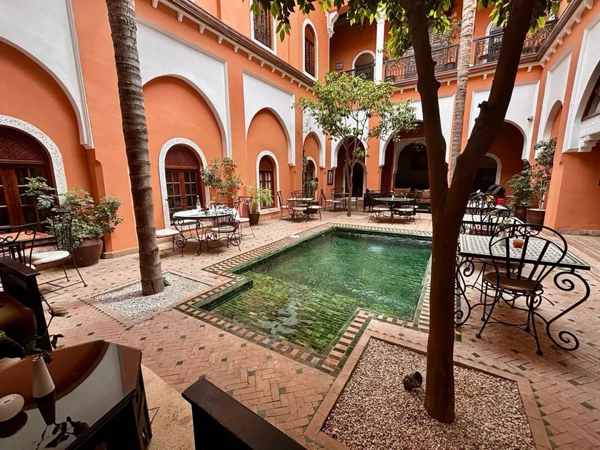 Riad Amina - Image 1