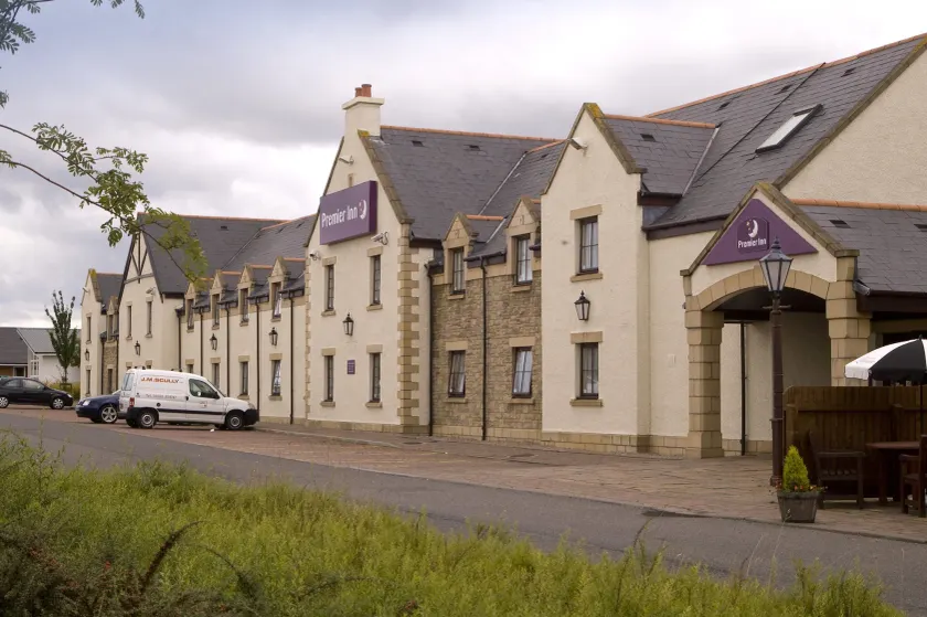 Premier Inn Dundee East - Image 1
