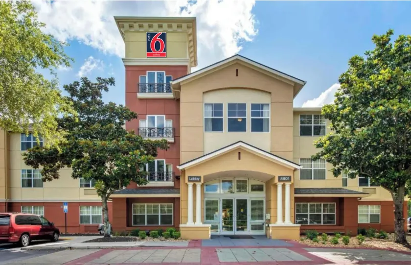 Studio 6 Suites Jacksonville Deerwood Park FL - Image 1