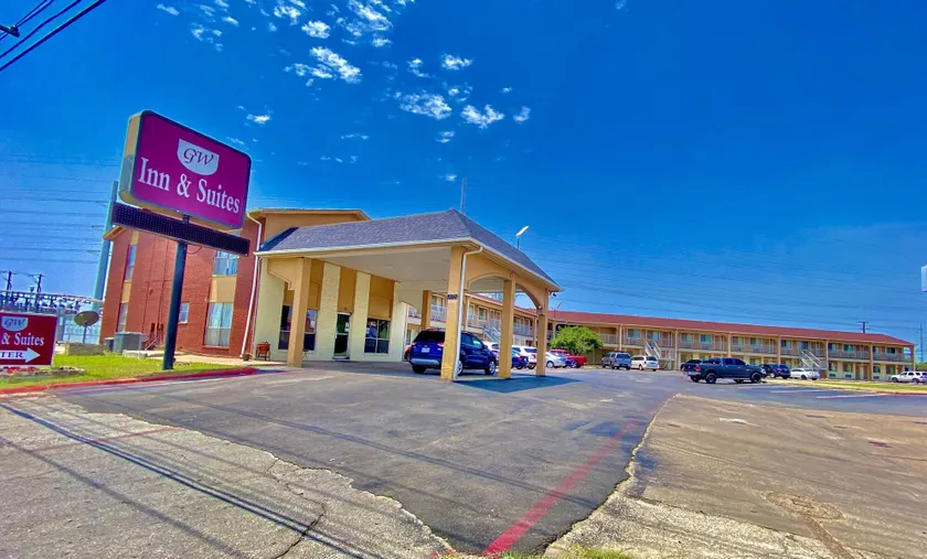 Great Western Inn & Suites - Saginaw - Image 1