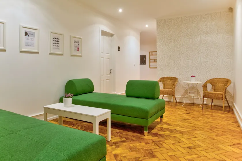 Home Out Rooms & Apartments - Image 1