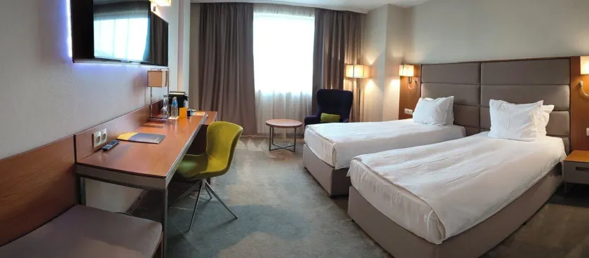 Hotel Golden Tulip Varna - Image 1