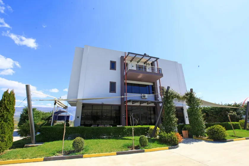 White Palace Hotel - Image 1