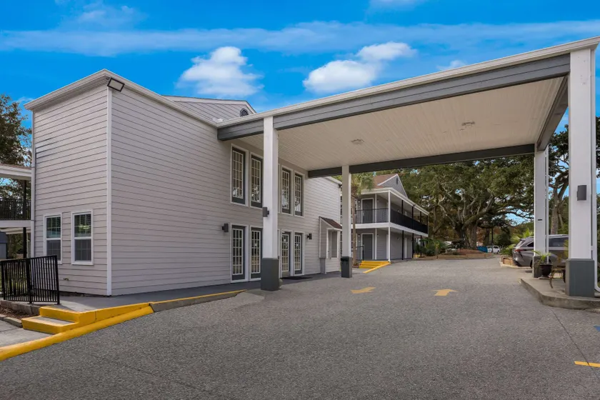 Quality Inn Ocean Springs - Biloxi East - Image 1