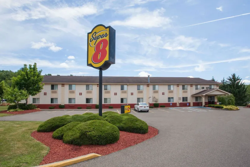 Super 8 by Wyndham Sidney NY - Image 1