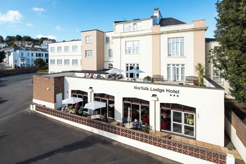The Norfolk Lodge Hotel - Image 1