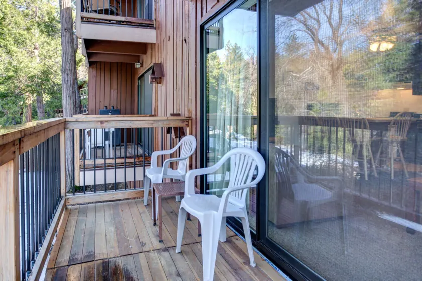Inside Yosemite Park-Cozy Corner Unit-Sleeps 2 - Image 1
