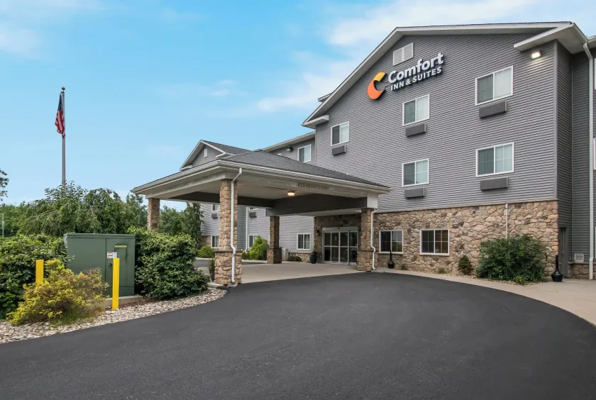 Comfort Inn & Suites Barnesville - Frackville - Image 1