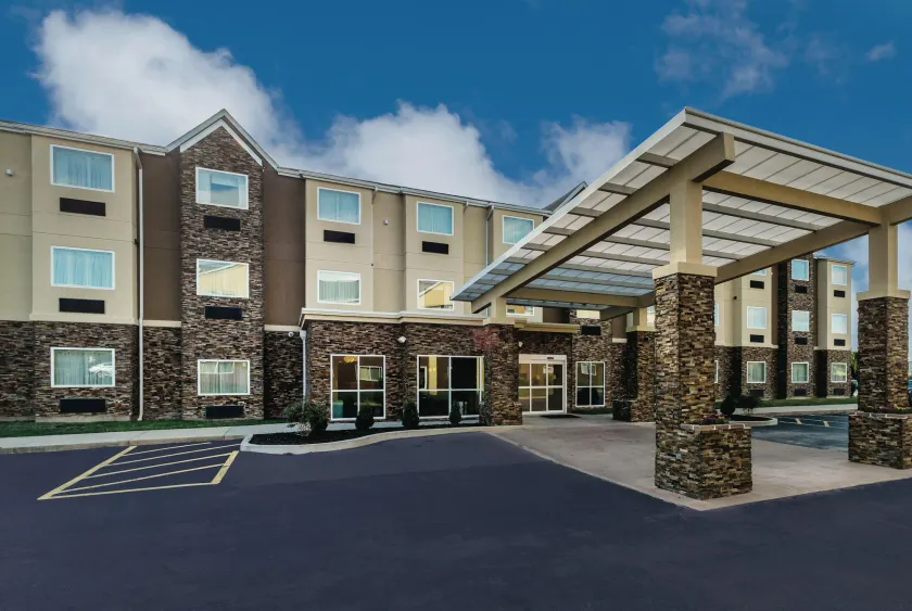 La Quinta by Wyndham Collinsville - St. Louis - Image 1