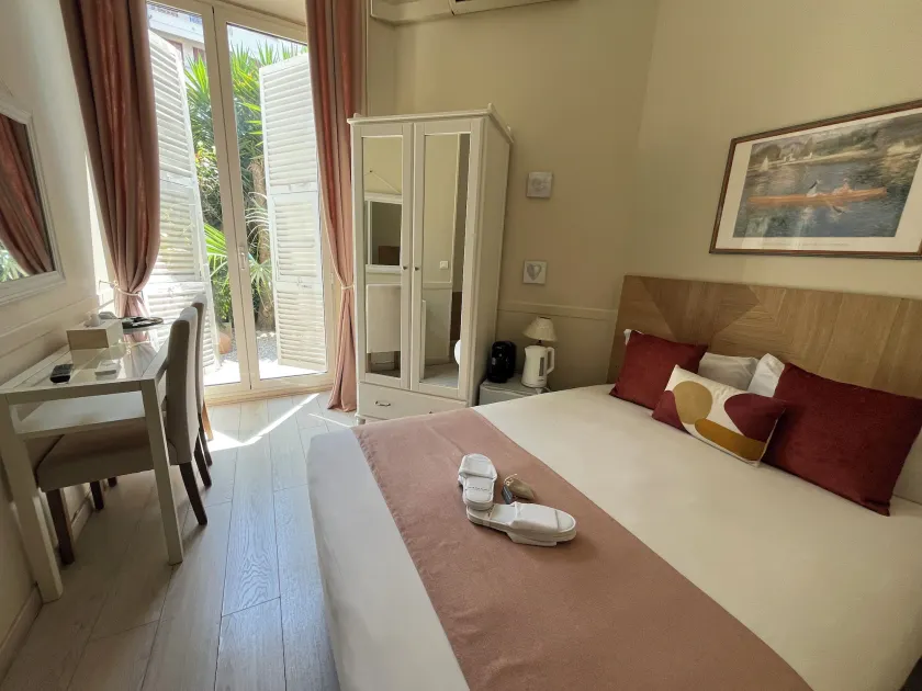Nice Garden Hotel - Image 1