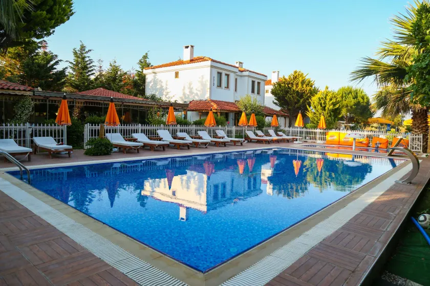 Destina Suit Hotel - Image 1