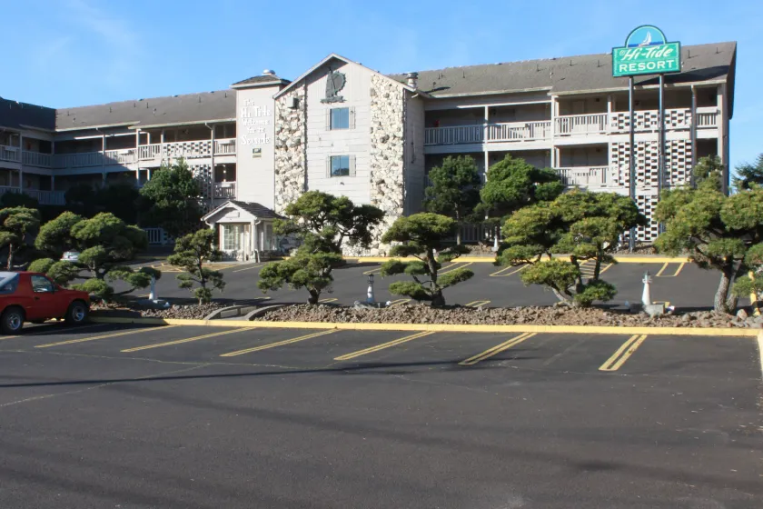 Hi Tide Oceanfront Inn - Image 1