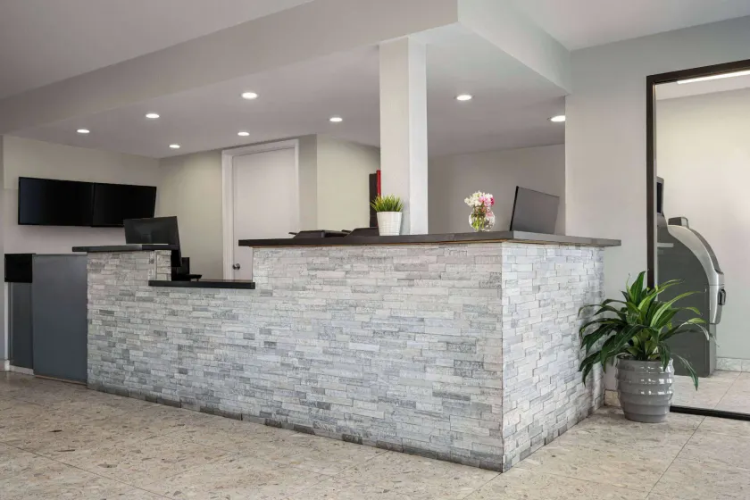 Days Inn by Wyndham Fresno South - Vestíbulo