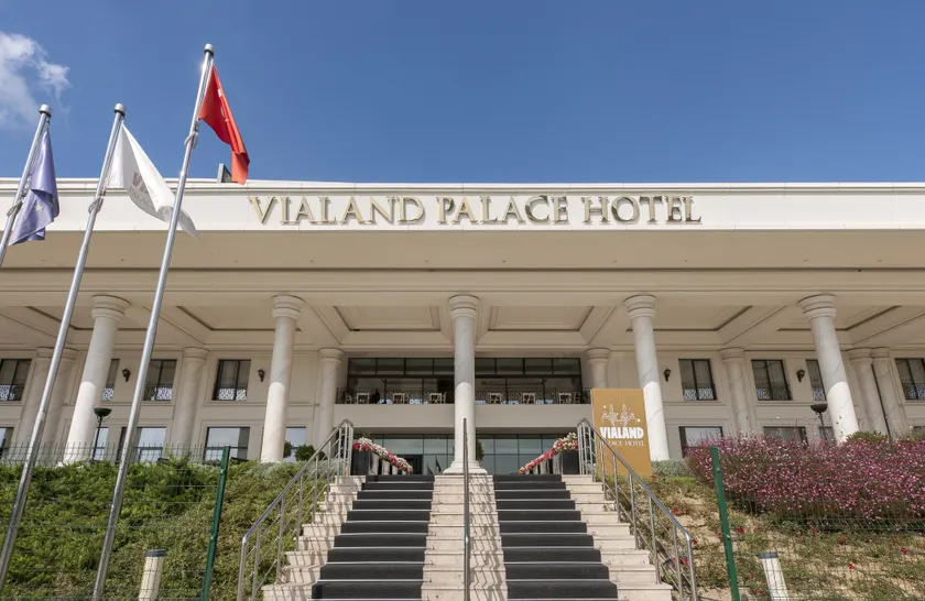 Vialand Palace Hotel - Image 1