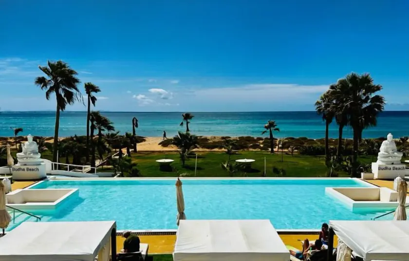 Hotel LIVVO Budha Beach - Image 1