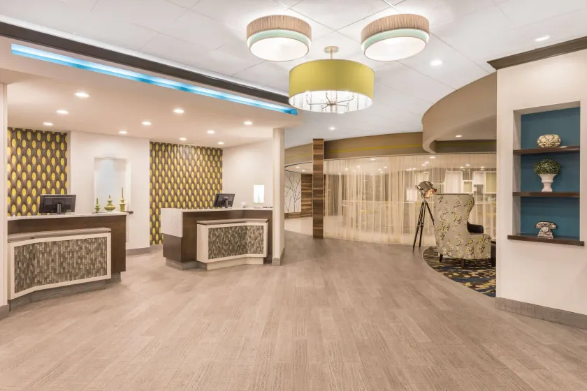 Wyndham Garden Summerville - Lobby