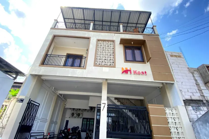 OYO 95180 Enshe Guest House Syariah - Image 1