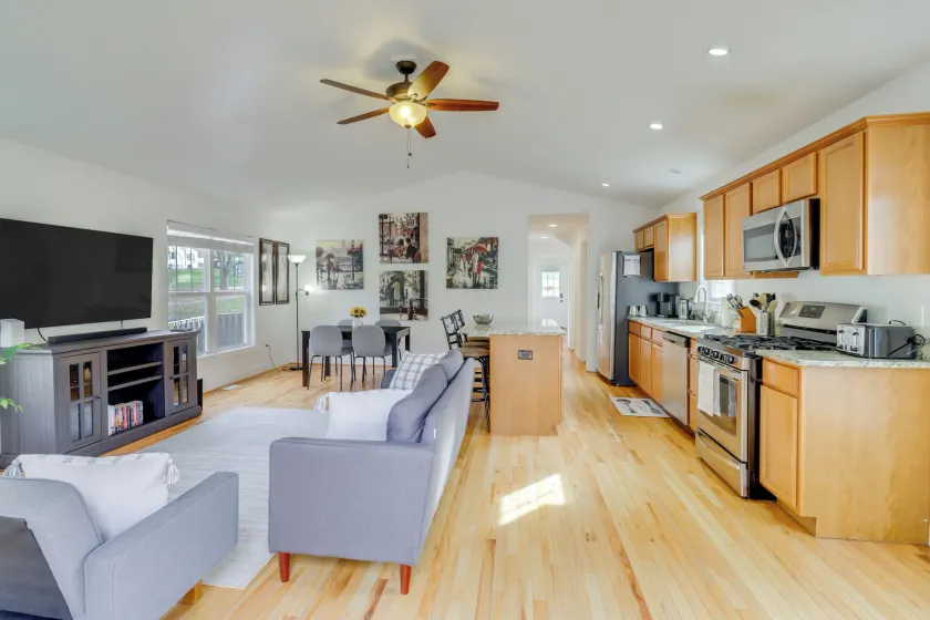 Warrenton Gem: Walk to Downtown! - Image 1