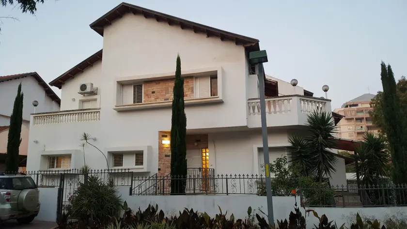 Einav Holiday House - Image 1