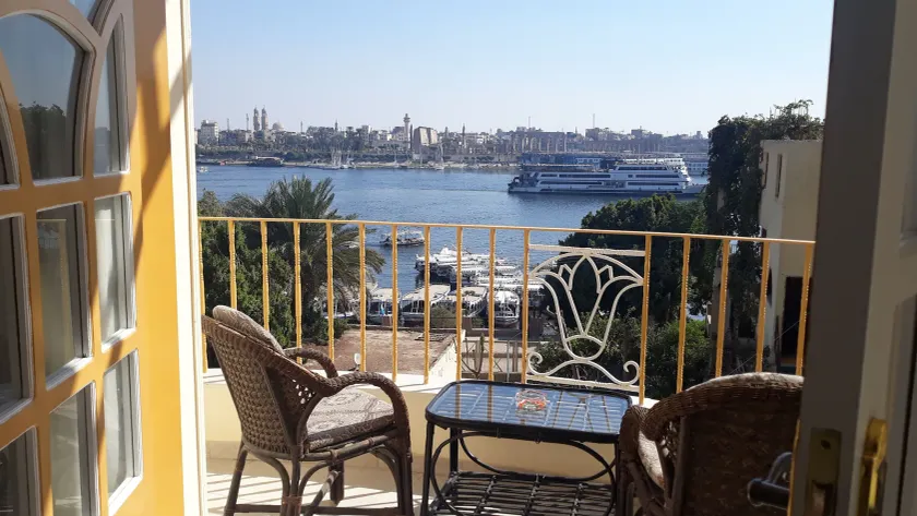 Spring Hotel Luxor - Image 1