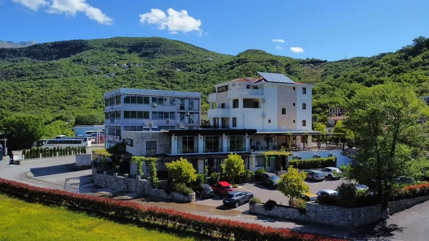 Hotel Opera Jaz - Image 1