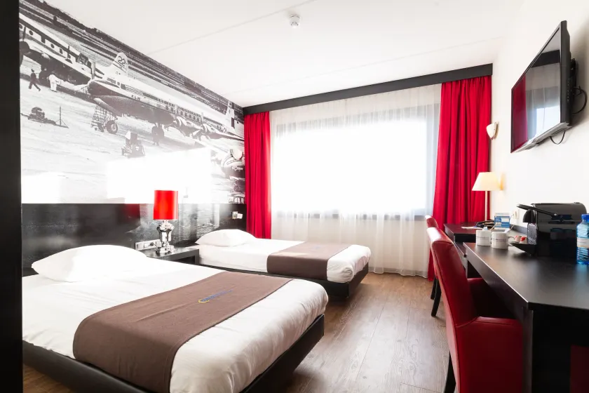 Bastion Hotel Amsterdam Airport - Image 1