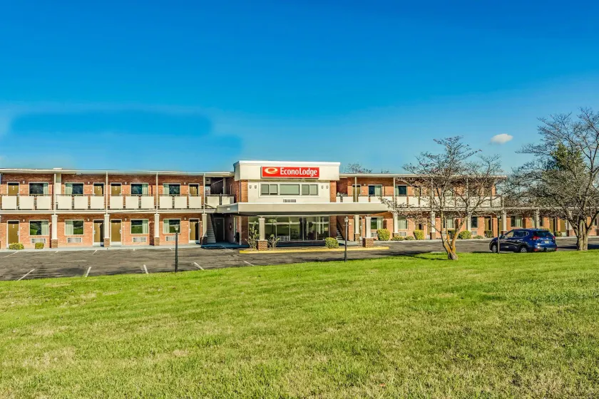 Econo Lodge Lexington Downtown near I-81 - Image 1