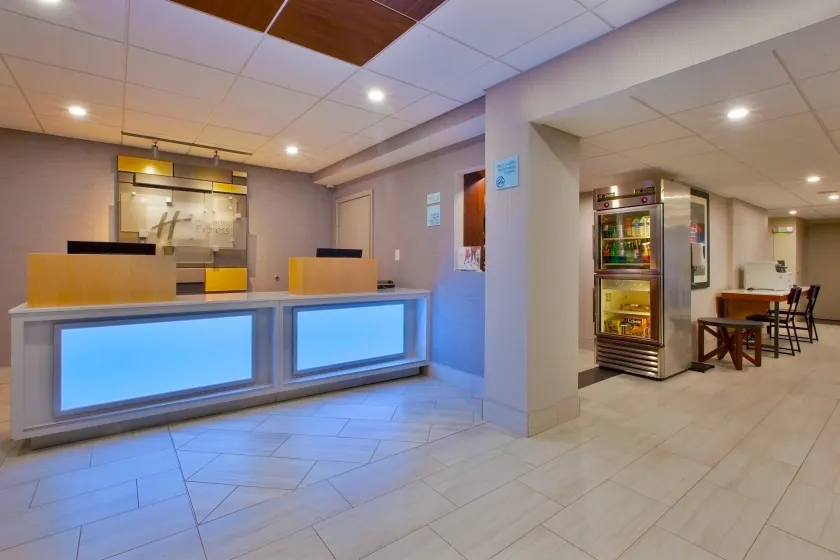 Holiday Inn Express Fairfax-Arlington Boulevard by IHG - Rezeption