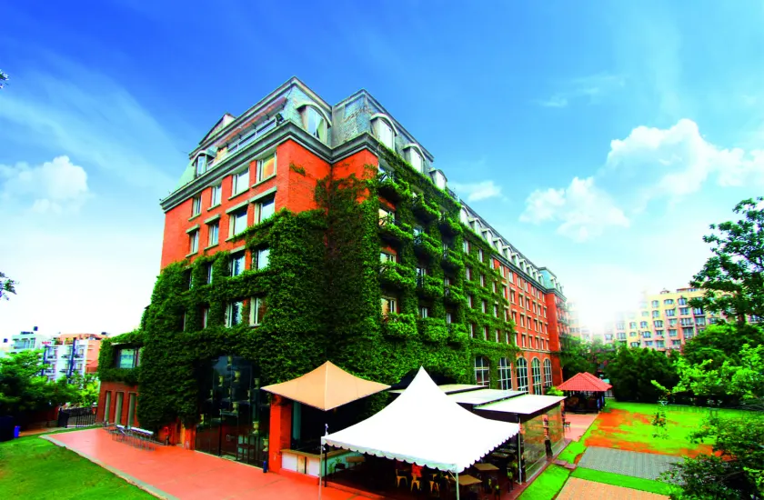 Hotel Royal Orchid Bangalore - Image 1
