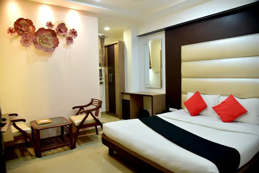 HOTEL RADIANCE - Image 1