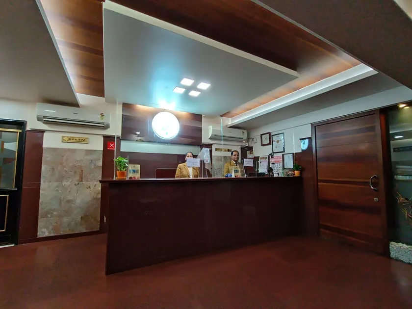 Rajhans Hotel - Image 1